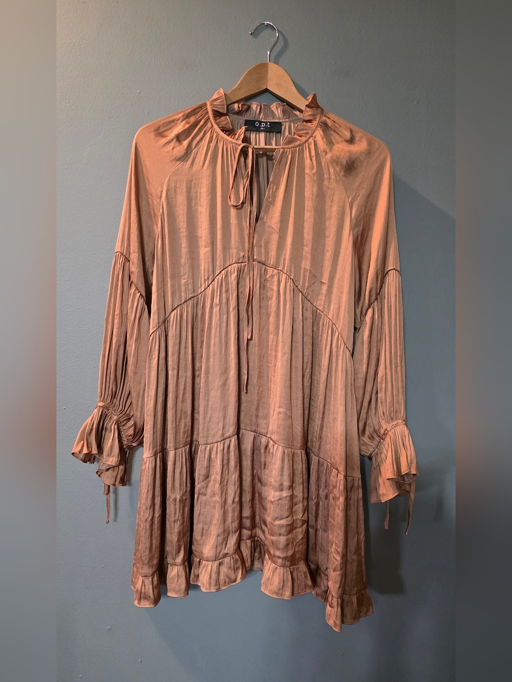 O.P.T. Tiered Ruffle Pullover Baby Doll Mini Dress Rose Gold Boho Silky Womens M - Picture 2 of 5